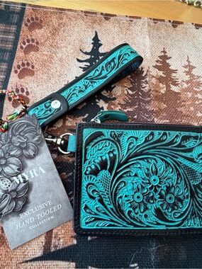 Women’s small leather card holder with wrist strap